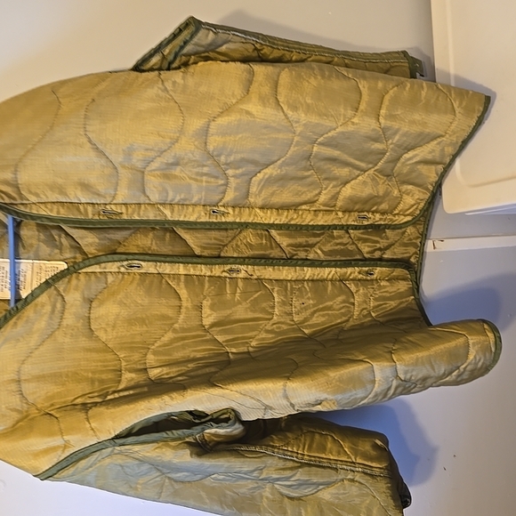 Vintage U.S. Military Men’s Cold Weather Coat Liner Shell Quilted Green Medium - Picture 6 of 6